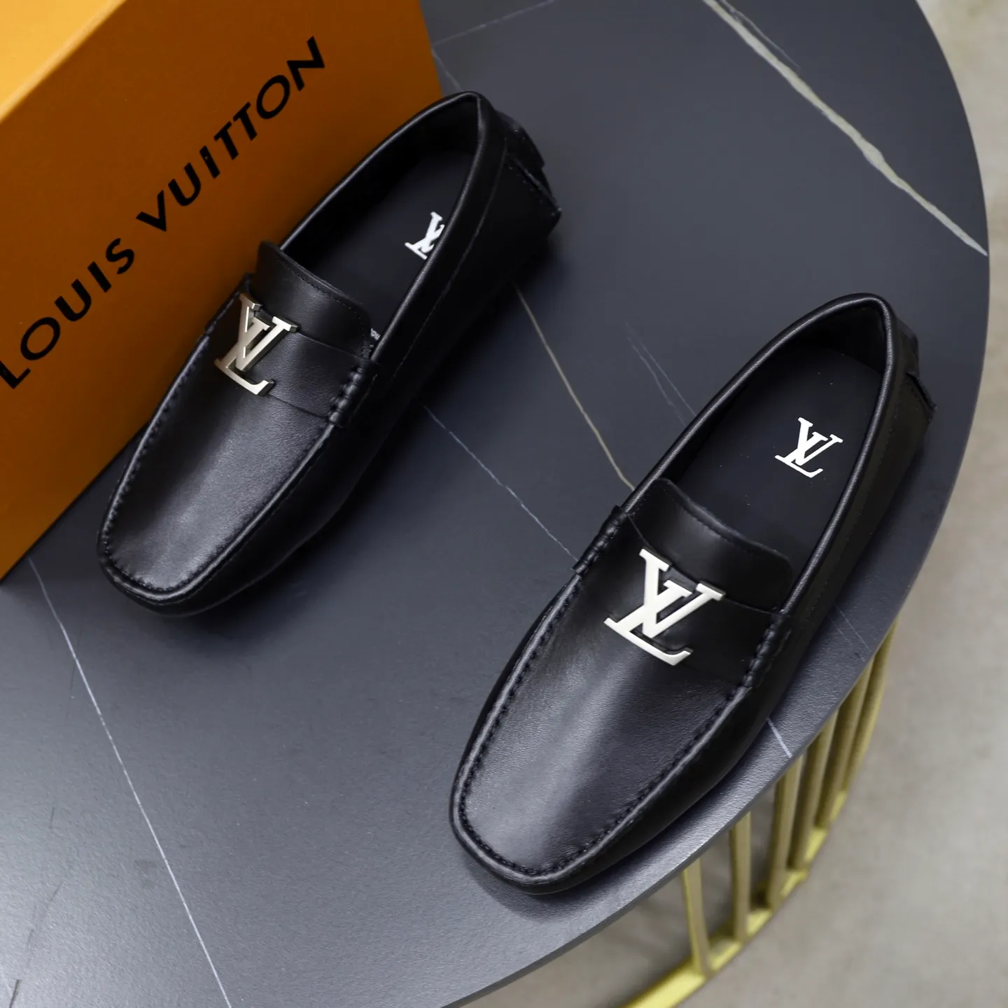 Ex-factory price: 480💰【LV】Louis Vuitton ⚠️High-end men’s driving and pedal series ⚠️38-44 (customized for 45) ⚠️All original cowhide leather! Thick and soft! Made entirely of calfskin lining! Rubber sheet anti-slip beanie sole! Three-dimensional package technology! Fashionable and classic! Handicrafts! Original high quality! Feel free to compare!